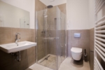 Upper floor apartment in Berlin - Bad mit Dusche