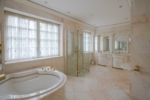 Villa in Berlin - Masterbad mit Wanne und Dusche